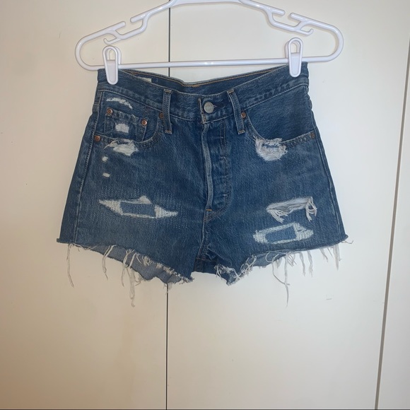 Levi’s 501 Shorts - Picture 3 of 8